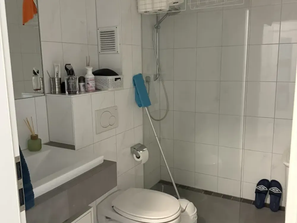 Stilvolle 2-Zimmer-Souterrainwohnung mit Terrasse