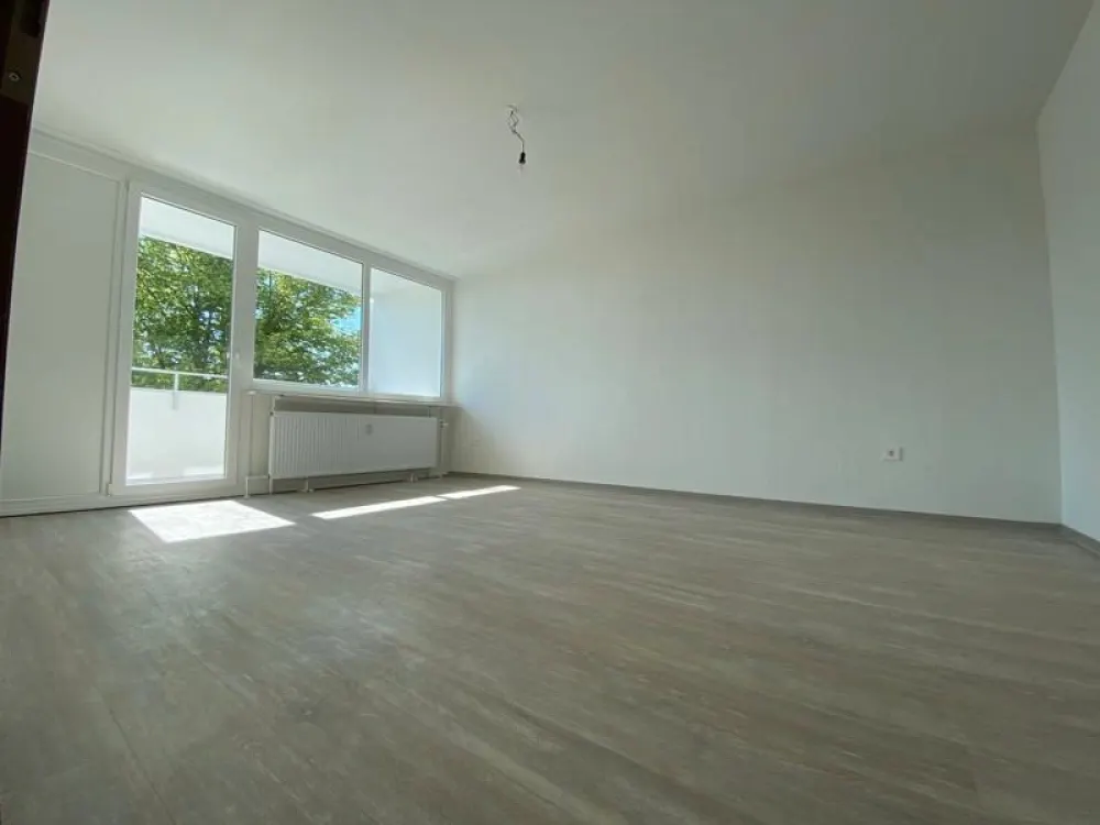 3-Zimmer-Wohnung, komplett renoviert mit Aufzug