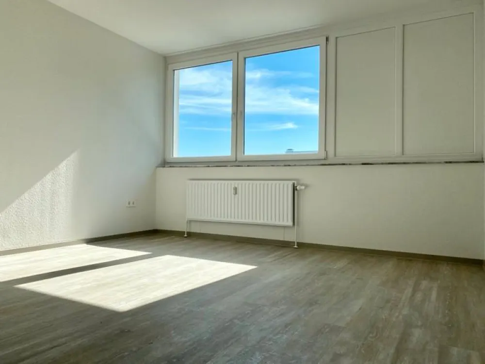 3-Zimmer-Wohnung, komplett renoviert mit Aufzug