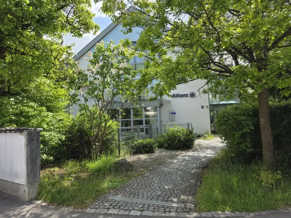 Helle, geräumige 2-Zimmer-Wohnung mit 2 Balkonen in grüner Oase -Trudering