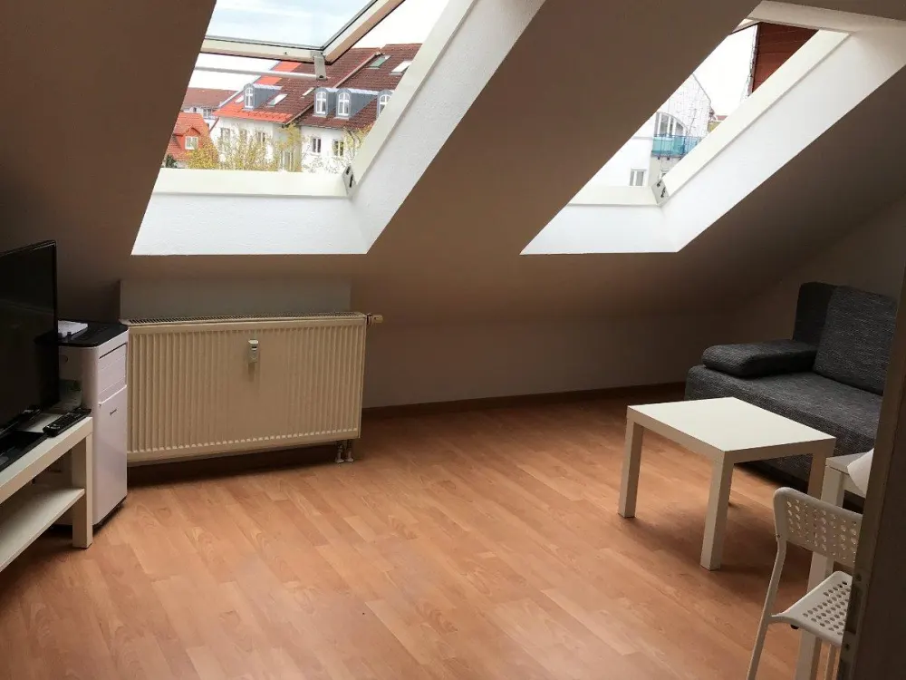 Möbliertes Dachgeschoss-Appartement im Zentrum von Dietzenbach