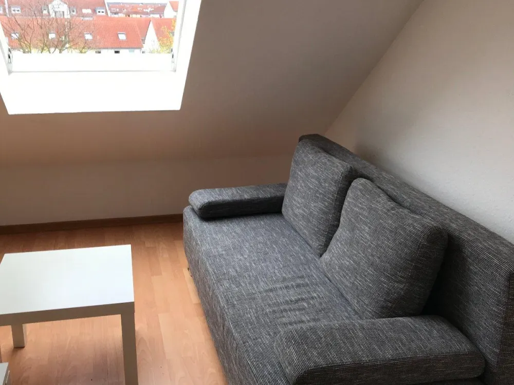 Möbliertes Dachgeschoss-Appartement im Zentrum von Dietzenbach