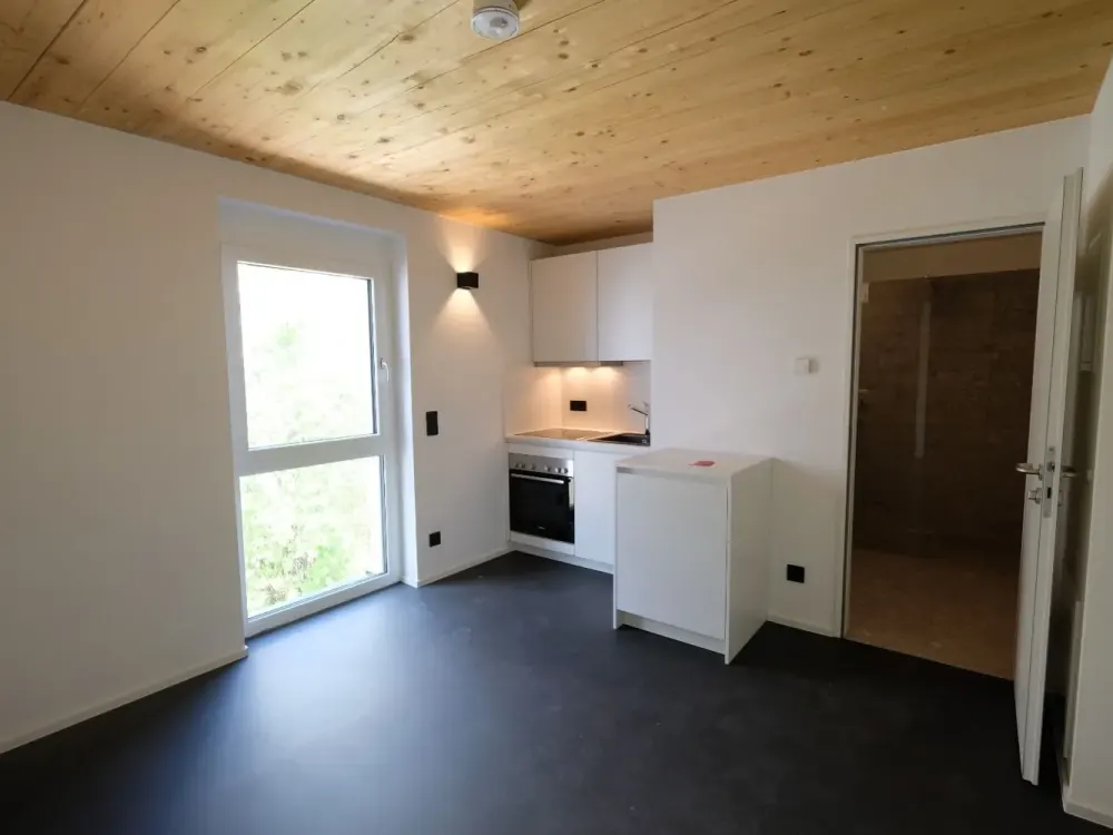 Schlichtes 2-Zimmer-Apartment mit Garten in Stuttgart-Schwabstraße