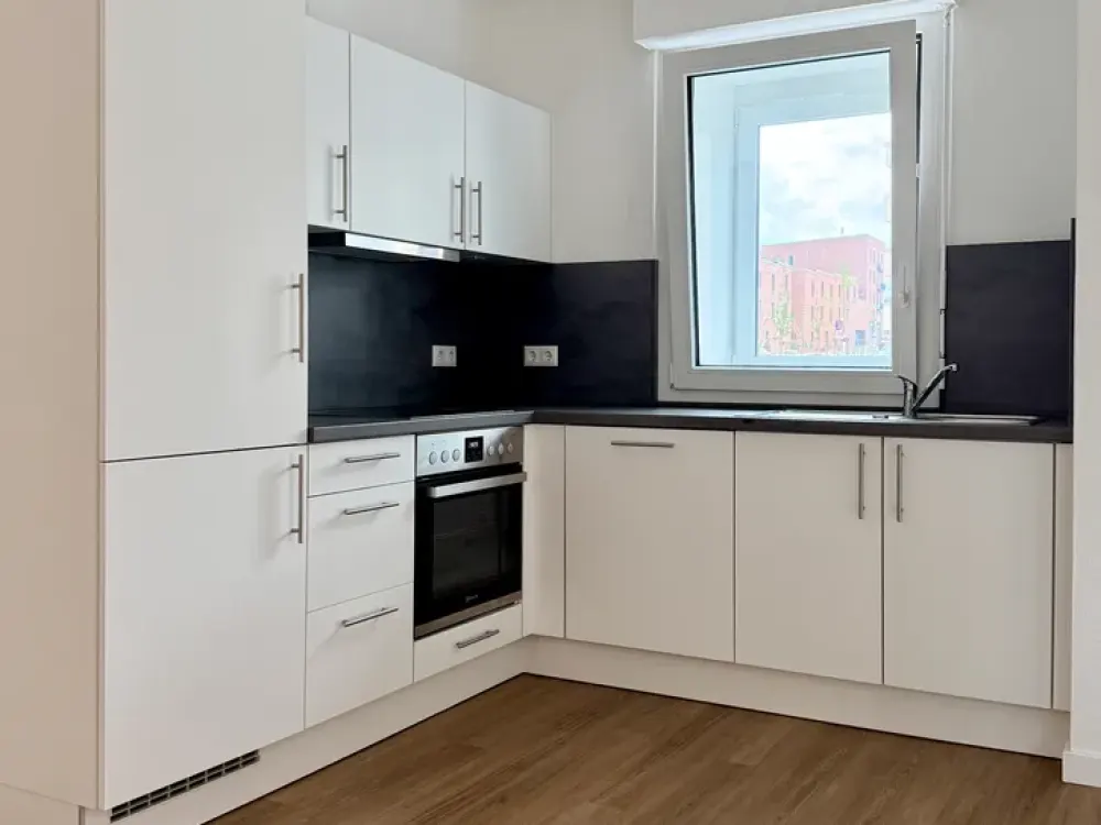 New Development Area Hannover KRONSRODE: Built-in Kitchen, 2 Winter Gardens, Underfloor Heating, Underground Parking, Cellar