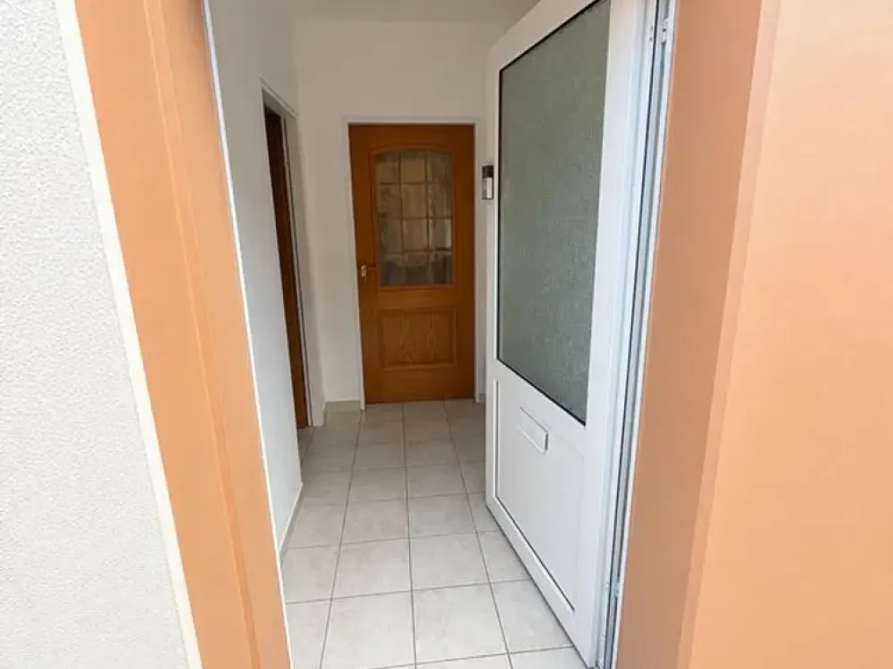 Gepflegte 1,5-Zimmer-Souterrainwohnung mit Fußbodenheizung und Einbauküche