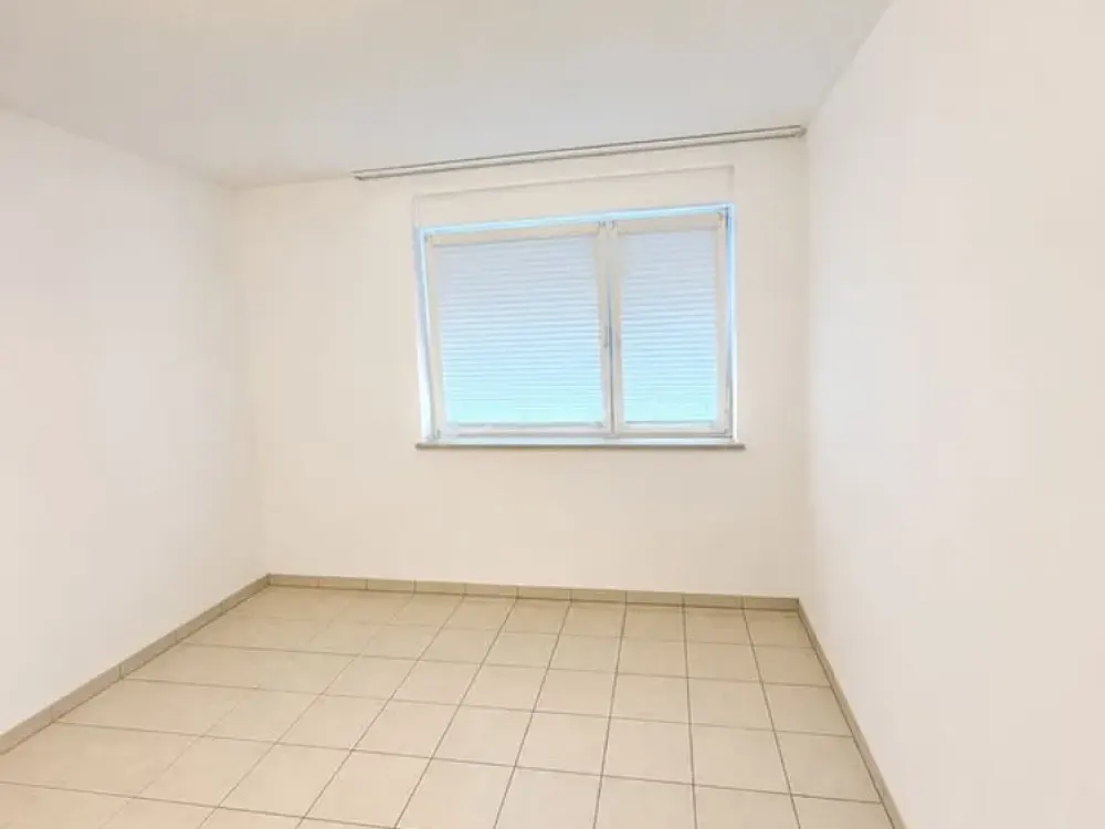 Gepflegte 1,5-Zimmer-Souterrainwohnung mit Fußbodenheizung und Einbauküche