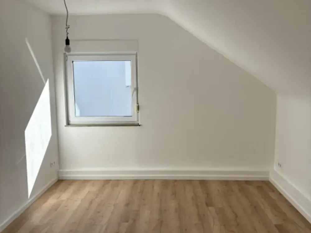 Schöne, ruhige Dachgeschosswohnung nähe Killesberg, komplett renoviert