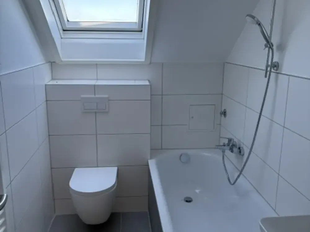 Schöne, ruhige Dachgeschosswohnung nähe Killesberg, komplett renoviert