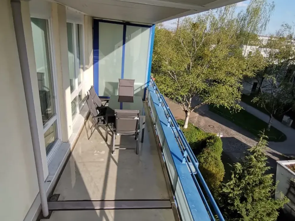 Möbiliertes, lichtdurchflutetes Sonnenapartement; 1-Raum-Wohnung mit 15qm-Südbalkon, Küche, Bad