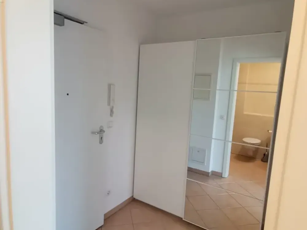 Möbiliertes, lichtdurchflutetes Sonnenapartement; 1-Raum-Wohnung mit 15qm-Südbalkon, Küche, Bad