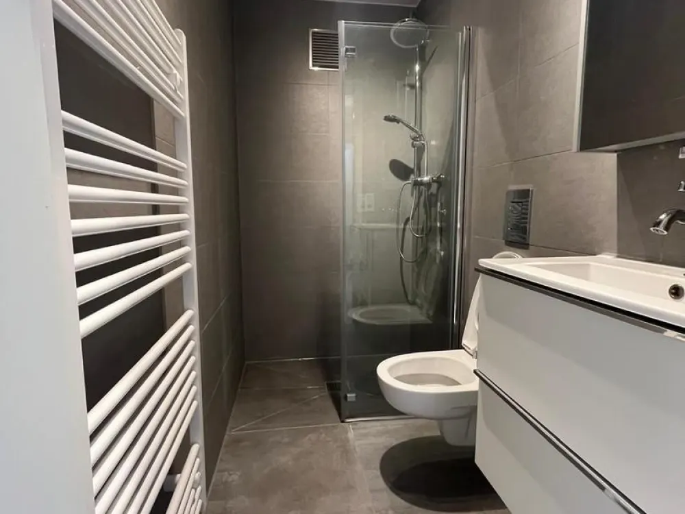 Frisch renovierte 2-Zimmer-Wohnung, 39 m², Stuttgart-Feuerbach, hell & top angebunden