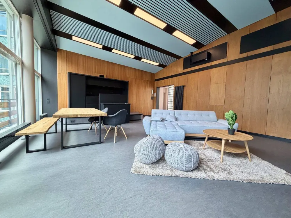 Einzigartiges Wohnerlebnis! Vollmöbliertes Loft im ehemaligen Hörsaal | Hövel Suites