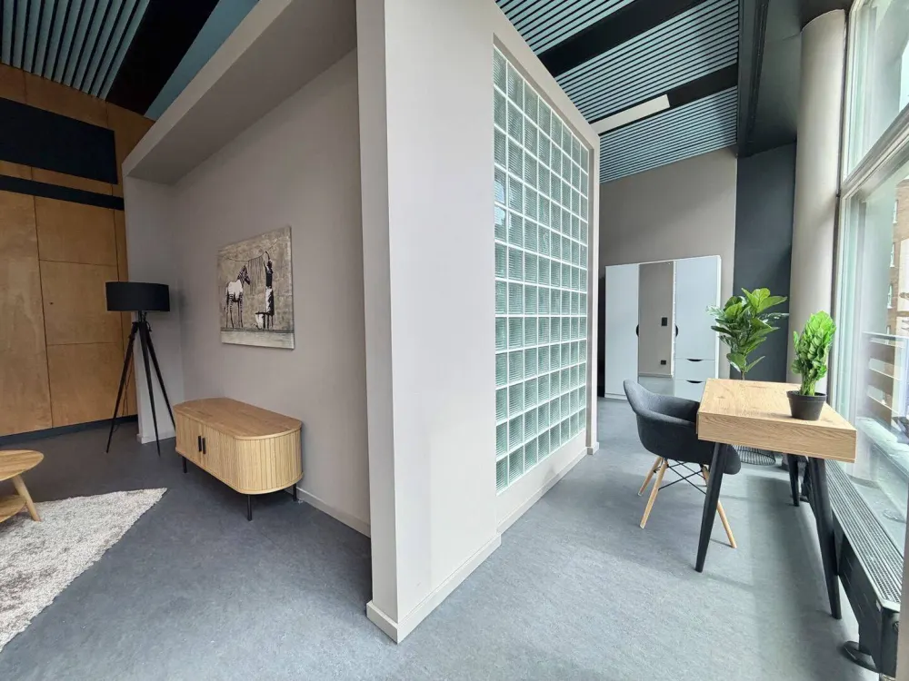 Einzigartiges Wohnerlebnis! Vollmöbliertes Loft im ehemaligen Hörsaal | Hövel Suites