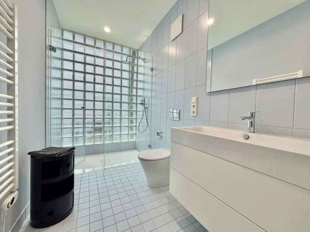 Einzigartiges Wohnerlebnis! Vollmöbliertes Loft im ehemaligen Hörsaal | Hövel Suites