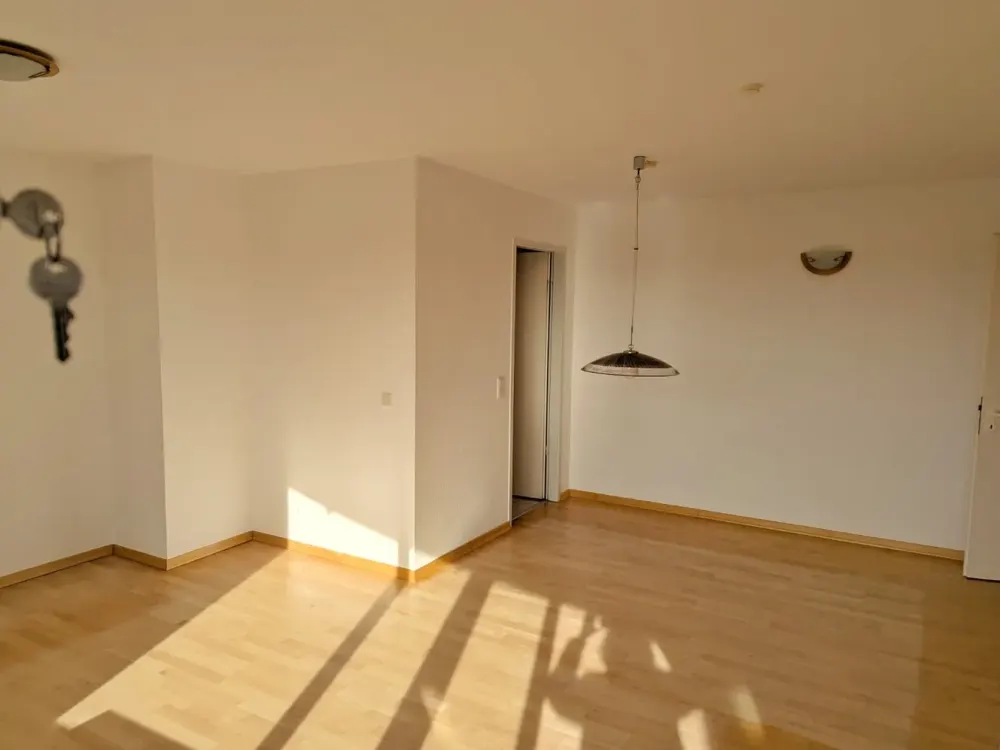 Nähe Vital Bad: Helle 3-Zimmer-Wohnung mit großem Südbalkon, Mietvertrag befristet für 3 Jahre