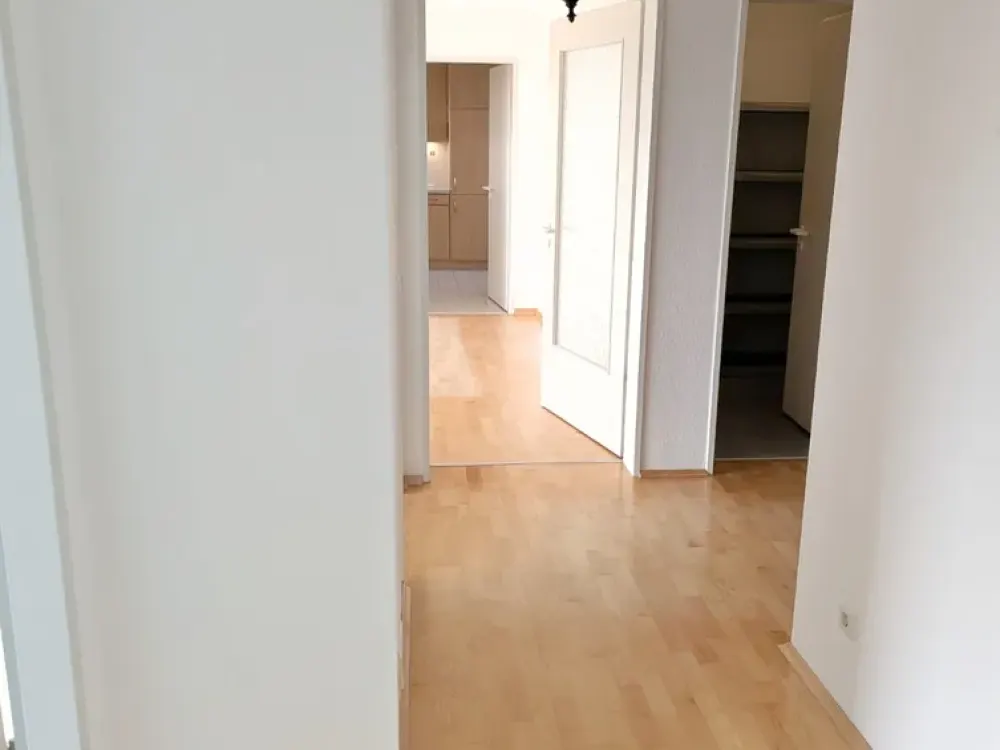 Nähe Vital Bad: Helle 3-Zimmer-Wohnung mit großem Südbalkon, Mietvertrag befristet für 3 Jahre