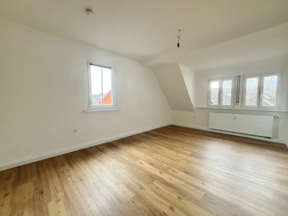 Charmante Altbauwohnung in zentraler Innenstadtlage, frisch renoviert & großzügig geschnitten