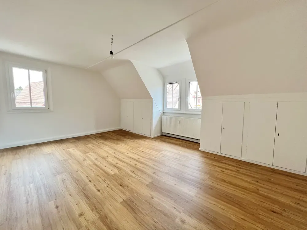 Charmante Altbauwohnung in zentraler Innenstadtlage, frisch renoviert & großzügig geschnitten