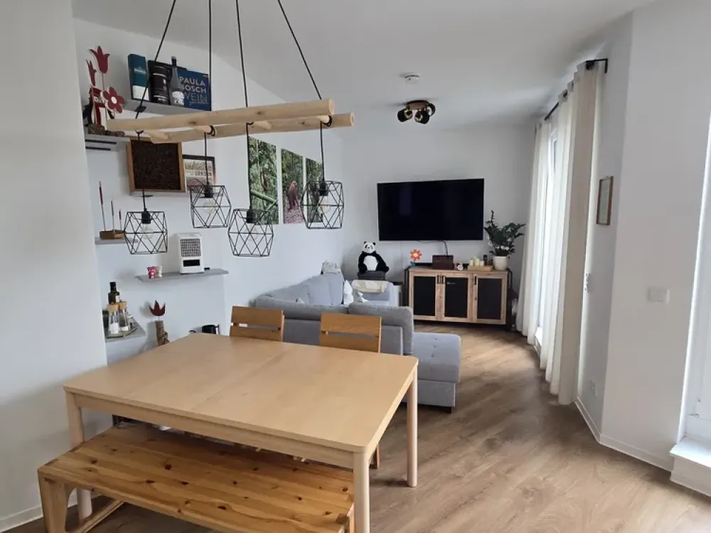 Lichtdurchflutete 3‑Zimmer‑Wohnung mit großzügiger Dachterrasse