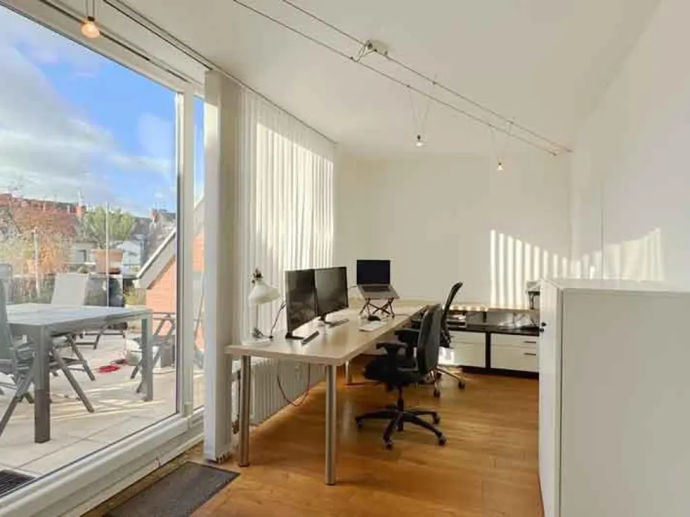 Befristete möblierte 4-Zimmer-Wohnung mit Dachterrasse