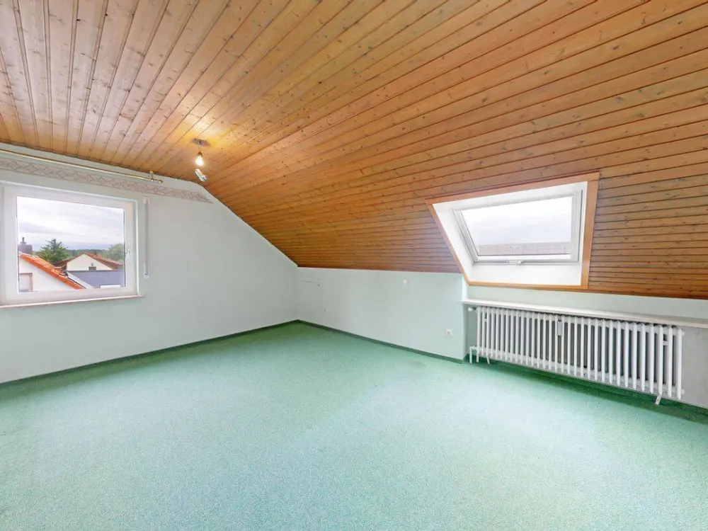 IMMOPARTNER - 3-ZIMMER-DACHGESCHOSSWOHNUNG MIT BALKON UND GARAGE