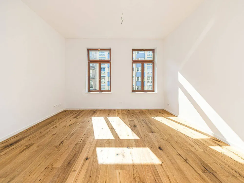 Großzügige Altbauwohnung mit zwei Bädern, Balkon und Echtholzparkett