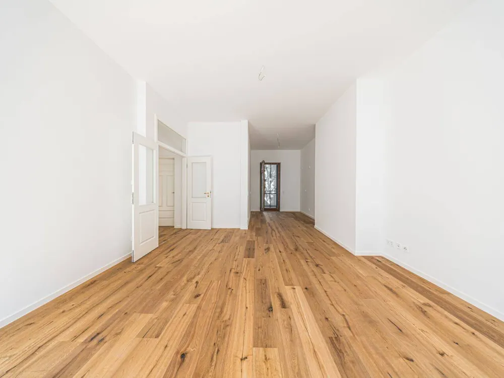 Großzügige Altbauwohnung mit zwei Bädern, Balkon und Echtholzparkett