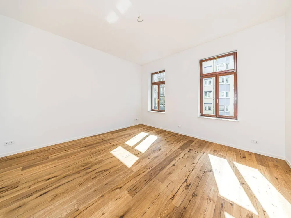 Großzügige Altbauwohnung mit zwei Bädern, Balkon und Echtholzparkett