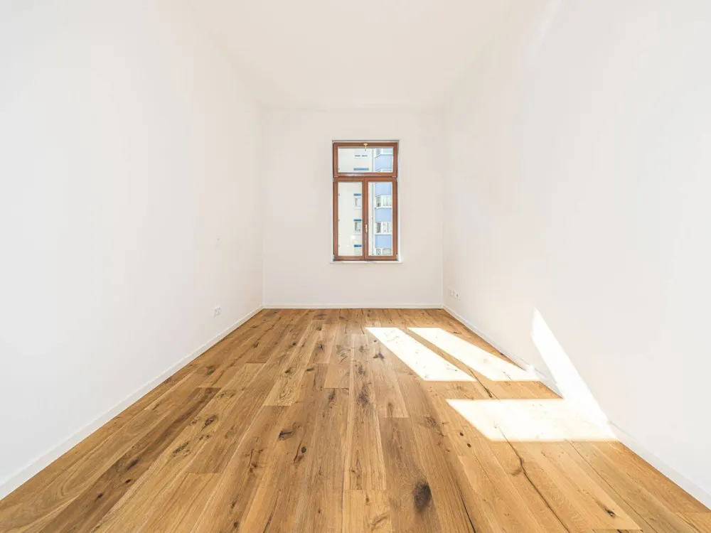 Großzügige Altbauwohnung mit zwei Bädern, Balkon und Echtholzparkett