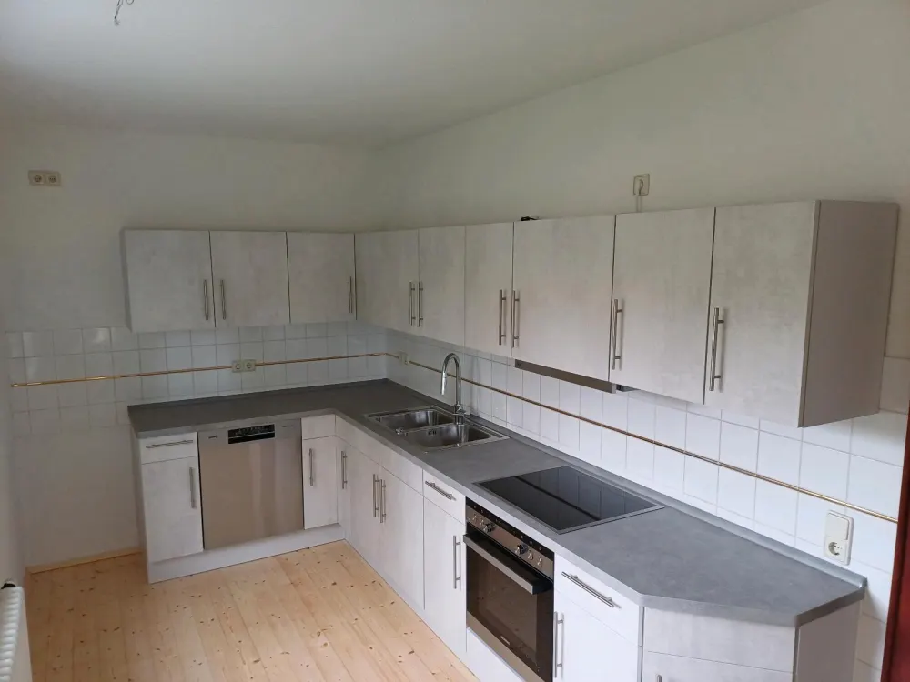 Schöne 3 Raum Wohnung mit EBK und 2 Balkonen in Stötteritz