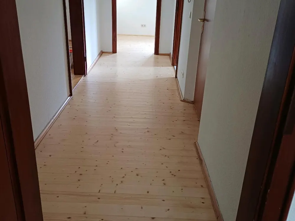Schöne 3 Raum Wohnung mit EBK und 2 Balkonen in Stötteritz
