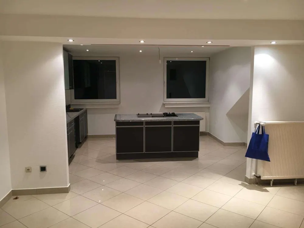 Charmante 3-Zimmer-Dachgeschosswohnung mit Einbauküche, Klimaanlage und Stellplatz in Waltrop.
