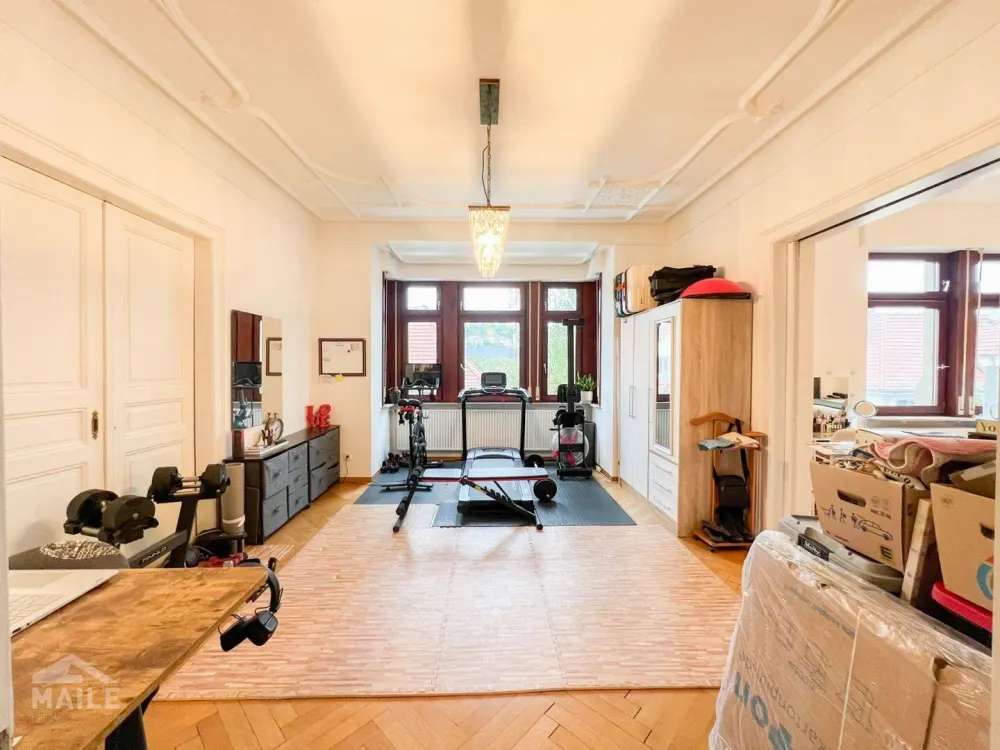 Traumhafte 5,5 Zimmer-Altbauwohnung mit Balkon, Loggia, EBK und Außenstellplatz im Stuttgarter Süden