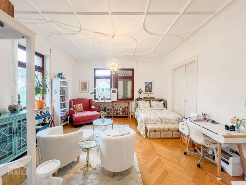 Traumhafte 5,5 Zimmer-Altbauwohnung mit Balkon, Loggia, EBK und Außenstellplatz im Stuttgarter Süden