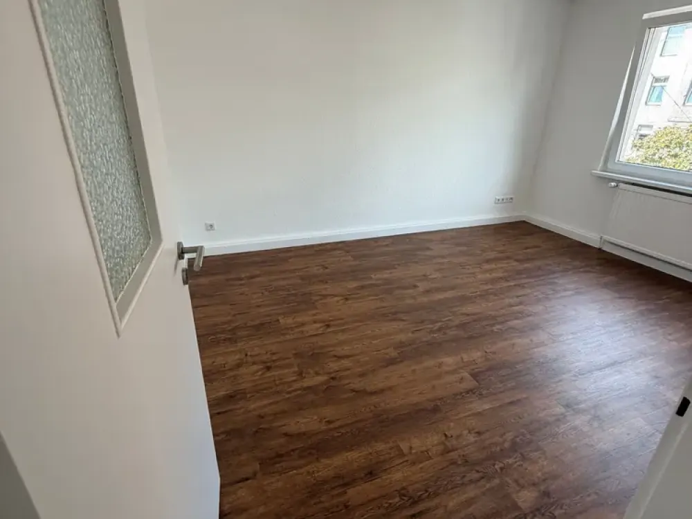 Helle 2-Zimmer-Wohnung mit Balkon in Düsseldorf-Münsterstraße