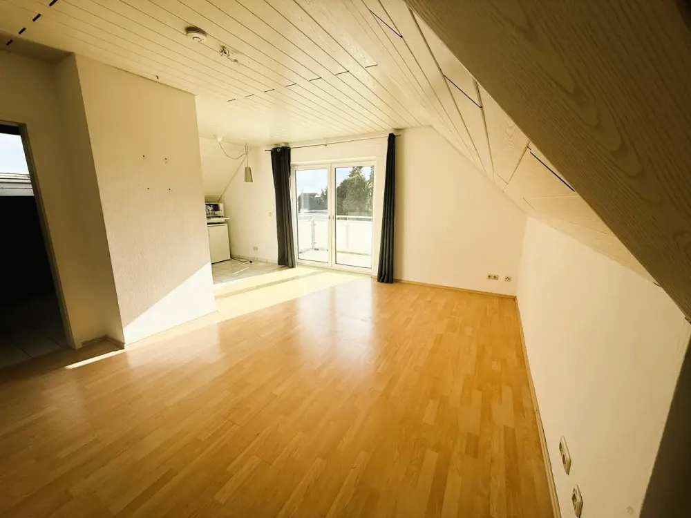 Helle Dachgeschosswohnung, ideal für Wochenendheimfahrer
