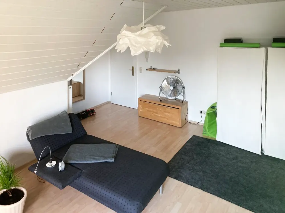 Helle Dachgeschosswohnung, ideal für Wochenendheimfahrer