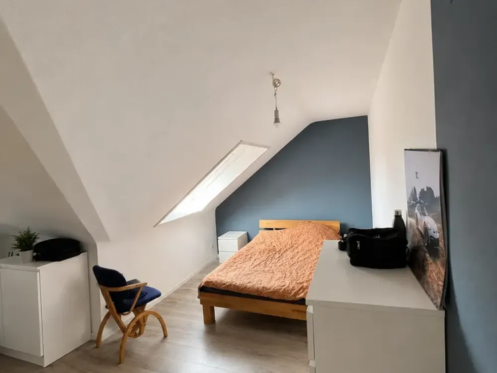 Wohnen mit Charakter: 2-Zimmer-Dachgeschosswohnung mit Loggia, Keller und TG-Stellplatz in Ditzingen