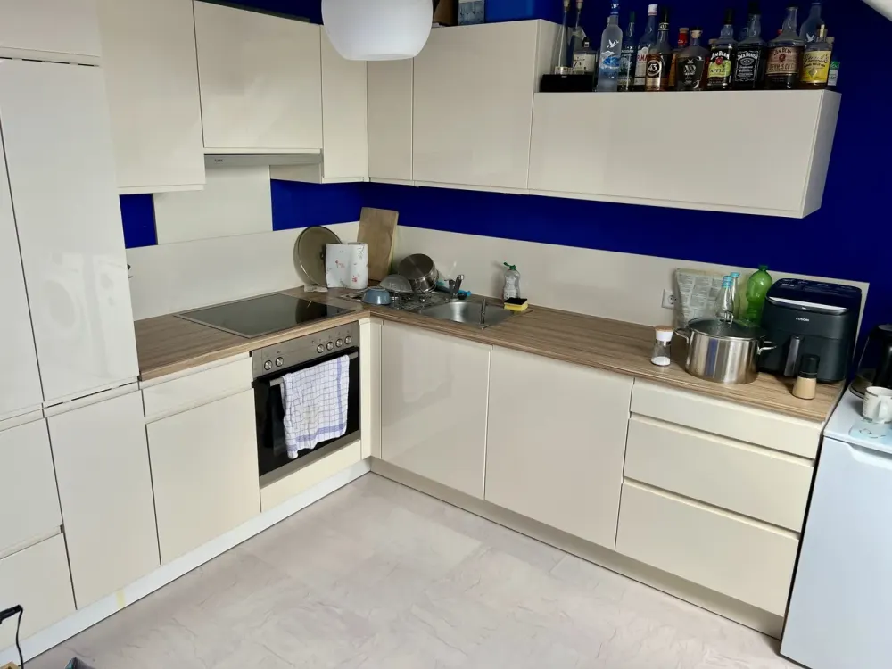 Wohnen mit Charakter: 2-Zimmer-Dachgeschosswohnung mit Loggia, Keller und TG-Stellplatz in Ditzingen