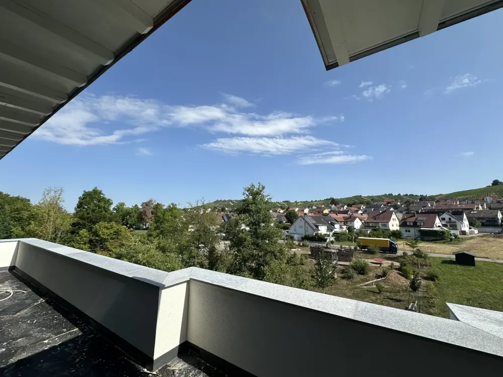 Traumhafte Dachgeschosswohnung mit Fernblick und Bachrauschen