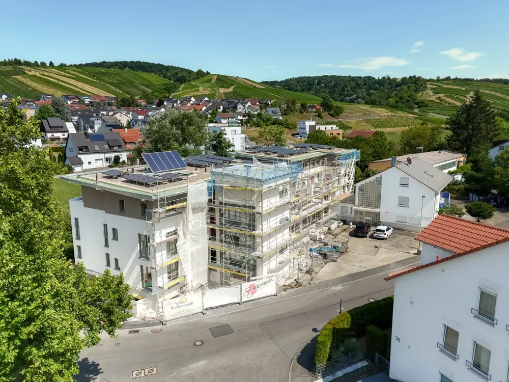 Traumhafte Dachgeschosswohnung mit Fernblick und Bachrauschen
