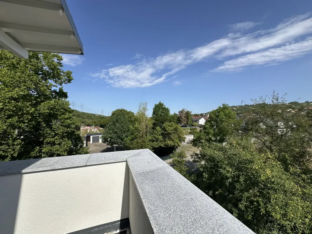 Traumhafte Dachgeschosswohnung mit Fernblick und Bachrauschen