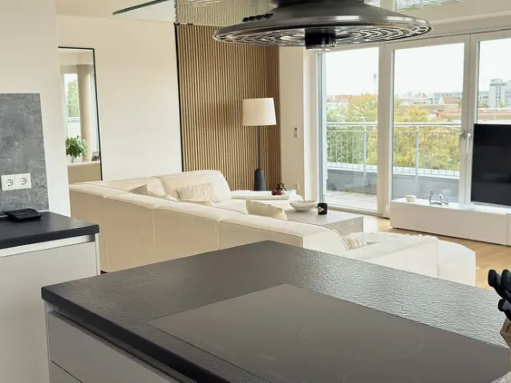 Lichtdurchflutetes 3-Zimmer-Penthouse mit umlaufender Terrasse, Weitblick und 2 TG-Stellplätzen