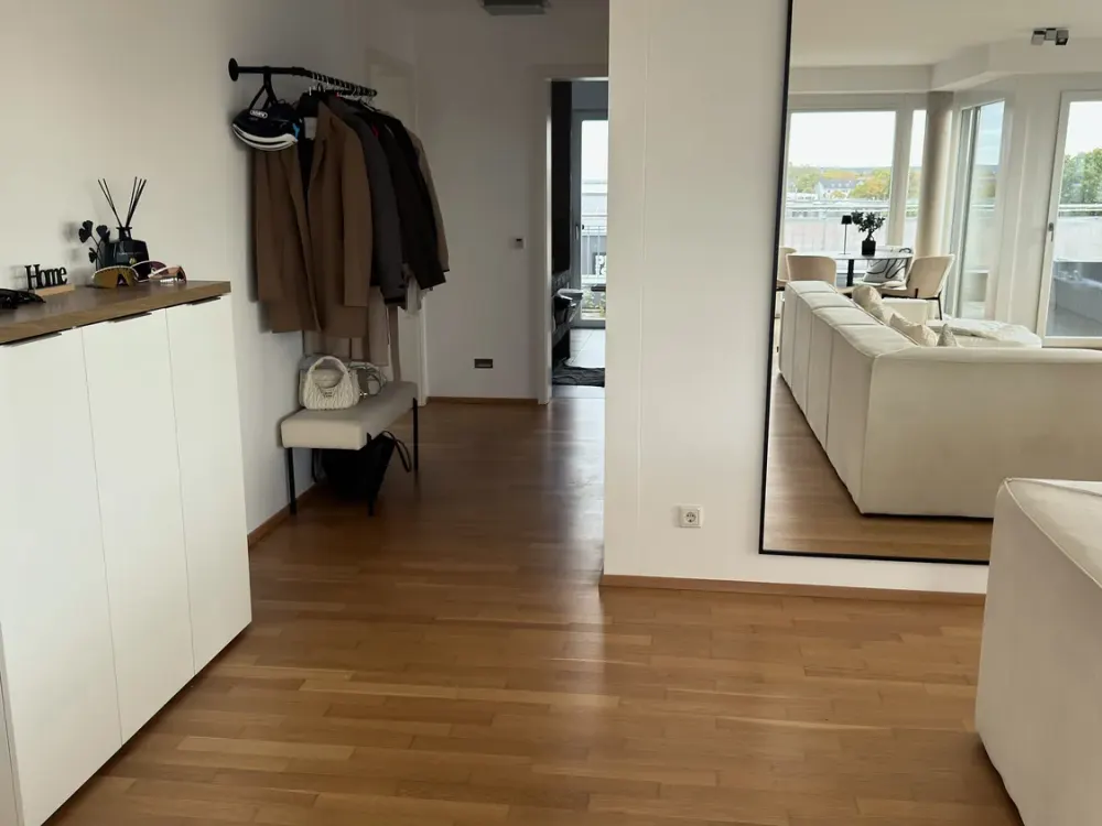 Lichtdurchflutetes 3-Zimmer-Penthouse mit umlaufender Terrasse, Weitblick und 2 TG-Stellplätzen