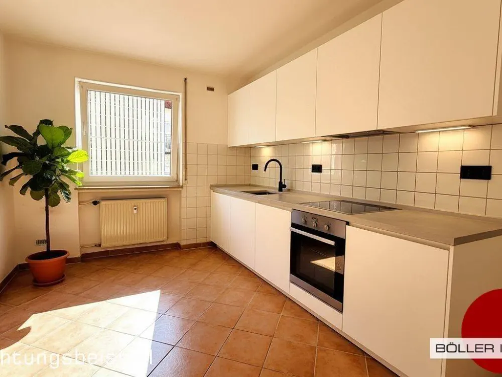 In the Heart of Life! Beautiful 3-Room Couple's Apartment in the Old Town.