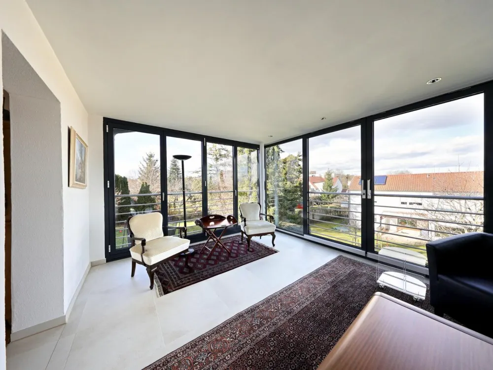 Exklusive, vollmöblierte 4,5 Zi. Whg. mit Südbalkon + Wintergarten (1-2 Personen)