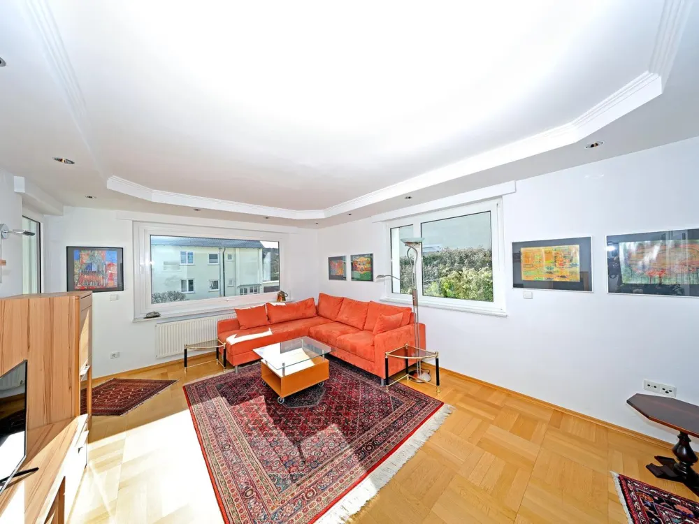 Exklusive, vollmöblierte 4,5 Zi. Whg. mit Südbalkon + Wintergarten (1-2 Personen)