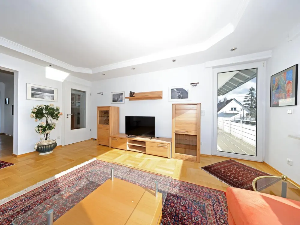 Exklusive, vollmöblierte 4,5 Zi. Whg. mit Südbalkon + Wintergarten (1-2 Personen)