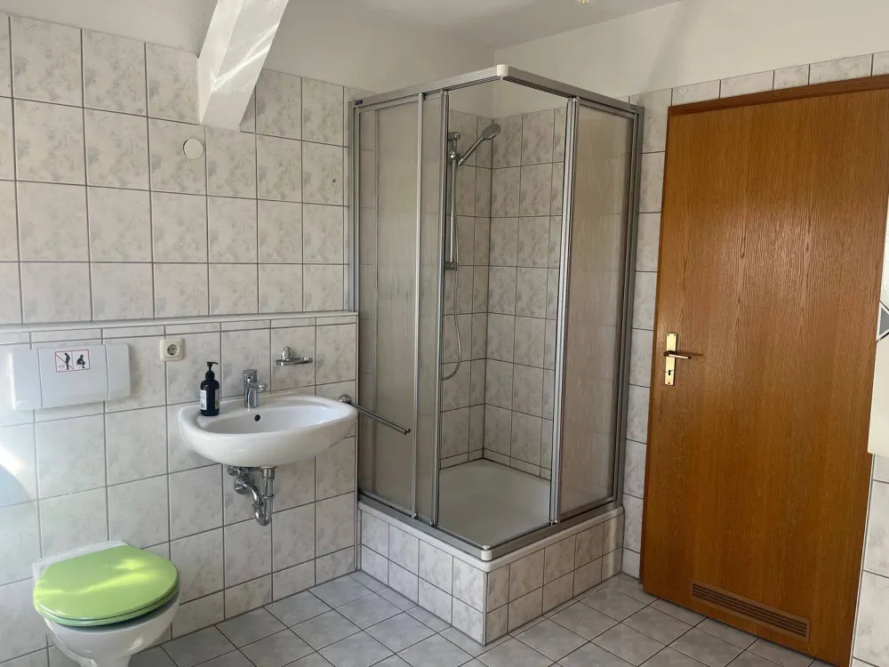 Helle, sanierte Dachgeschosswohnung in Elbnähe mit Balkon