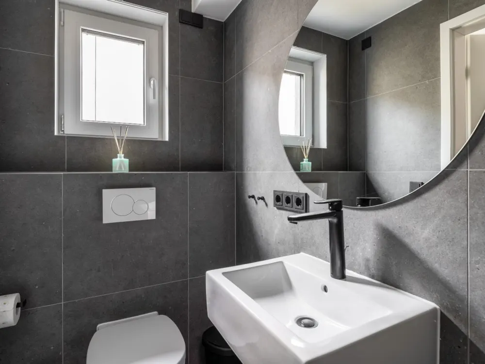 Modern Basement Studio with Walk-In Shower and King-Size Bed
